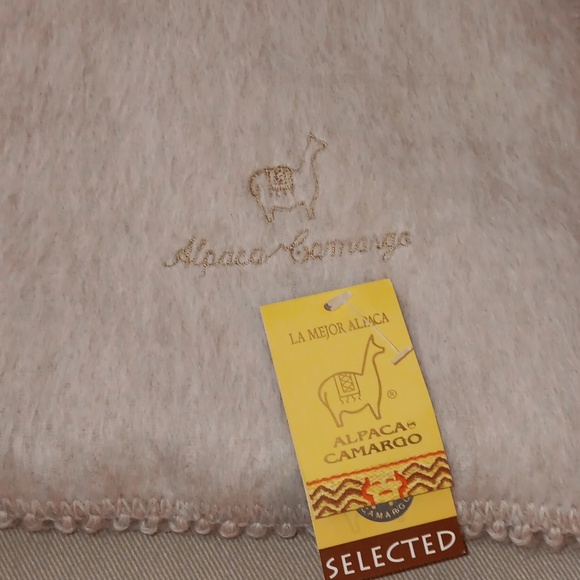 Alpaca cream fringed scarf NWT - Picture 3 of 5